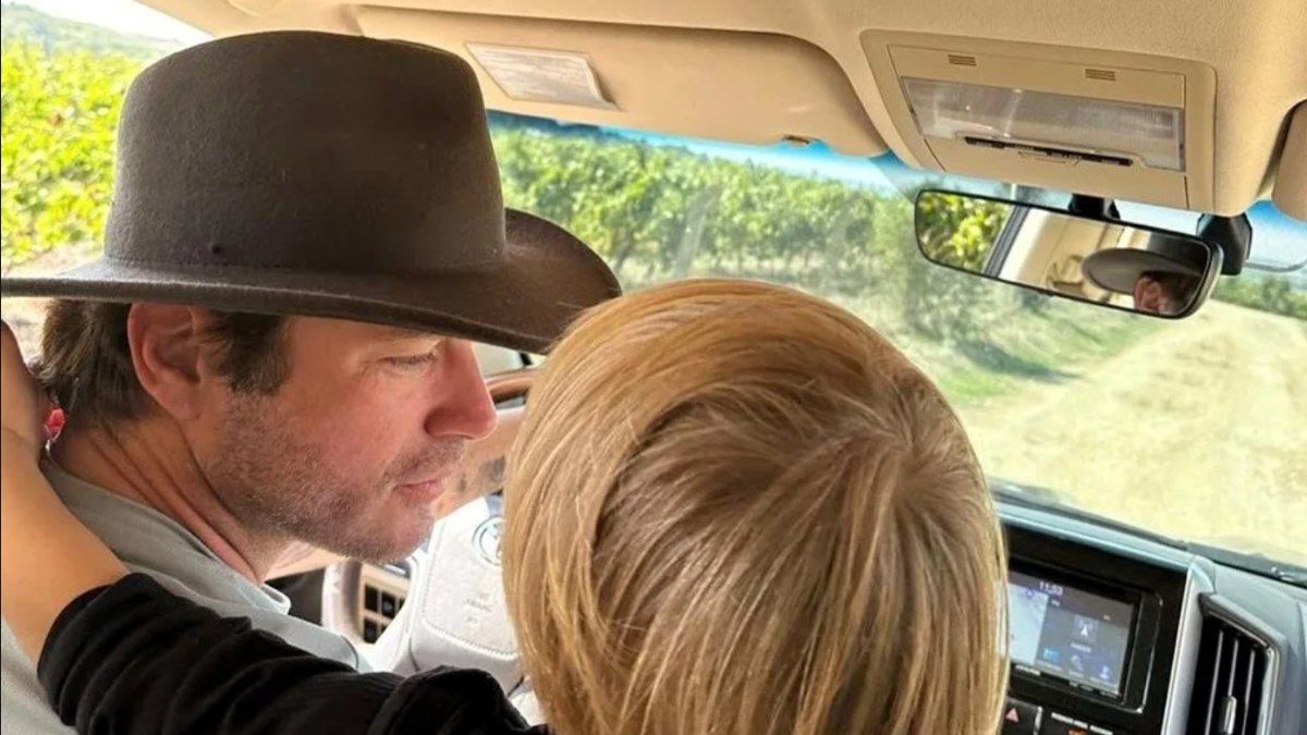 Oyuncu Kıvanç Tatlıtuğ’dan oğlu Kurt Efe ile yeni fotoğraf! Hayranları yorum yağdırdı