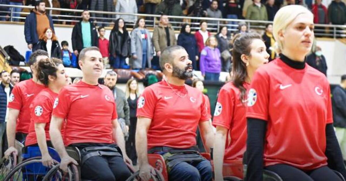 Ünlüler, tekerlekli sandalye ile dostluk maçına çıktı