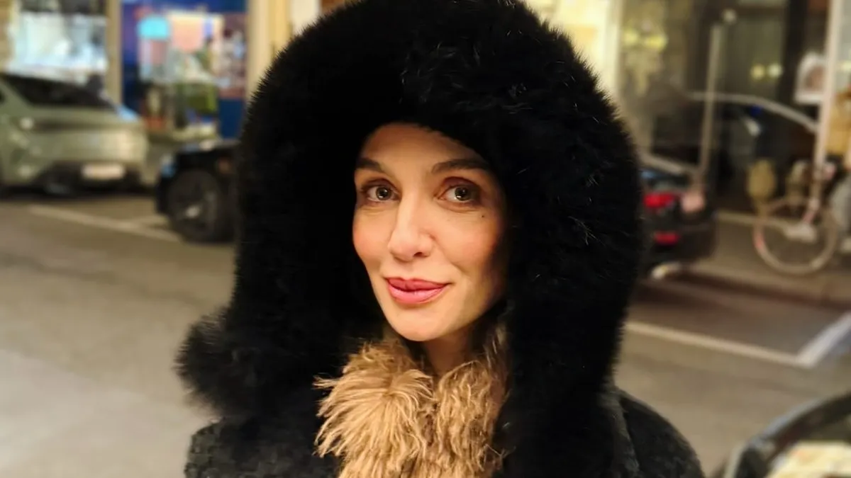 Birce Akalay’dan hayranlarını şoke eden yeni stil! Yüzlerce yorum yağdı: “Sen misin o sarışın?”