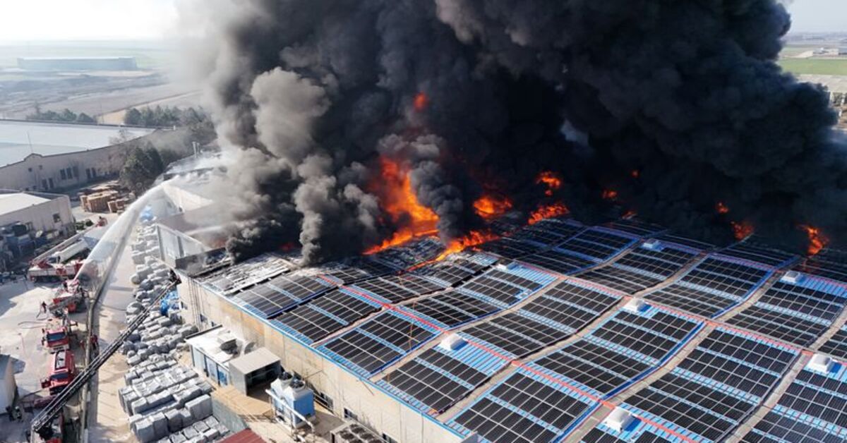 Oyuncak fabrikasında yangın kontrol altına alındı