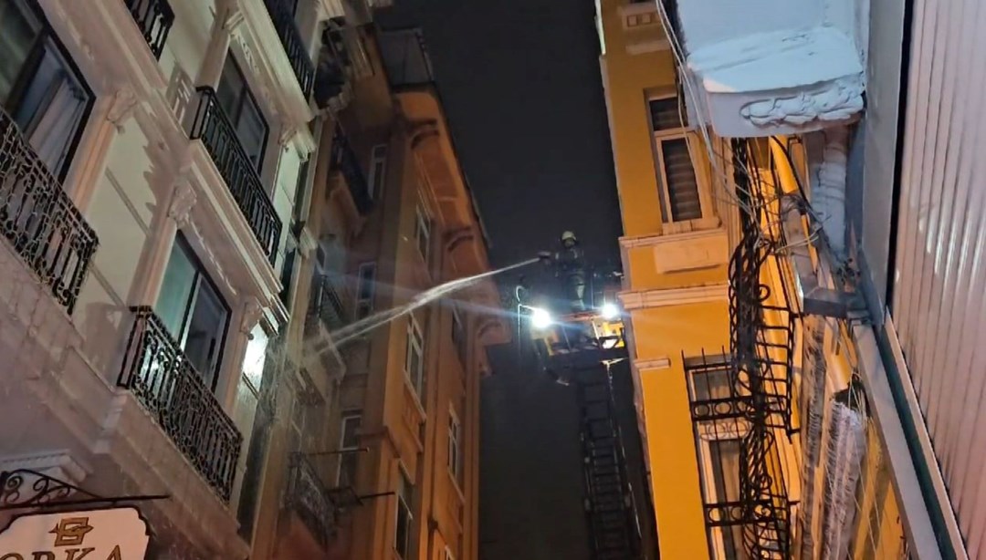 Beyoğlu’nda otelde korkutan yangın