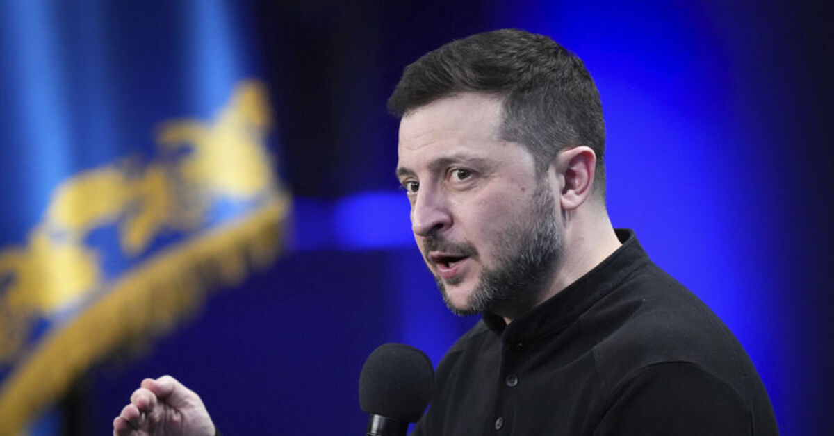 Ukrayna Devlet Başkanı Zelenskiy, Rusya ile savaşın 3. yılında ülkesiyle gurur duyduğunu belirtti