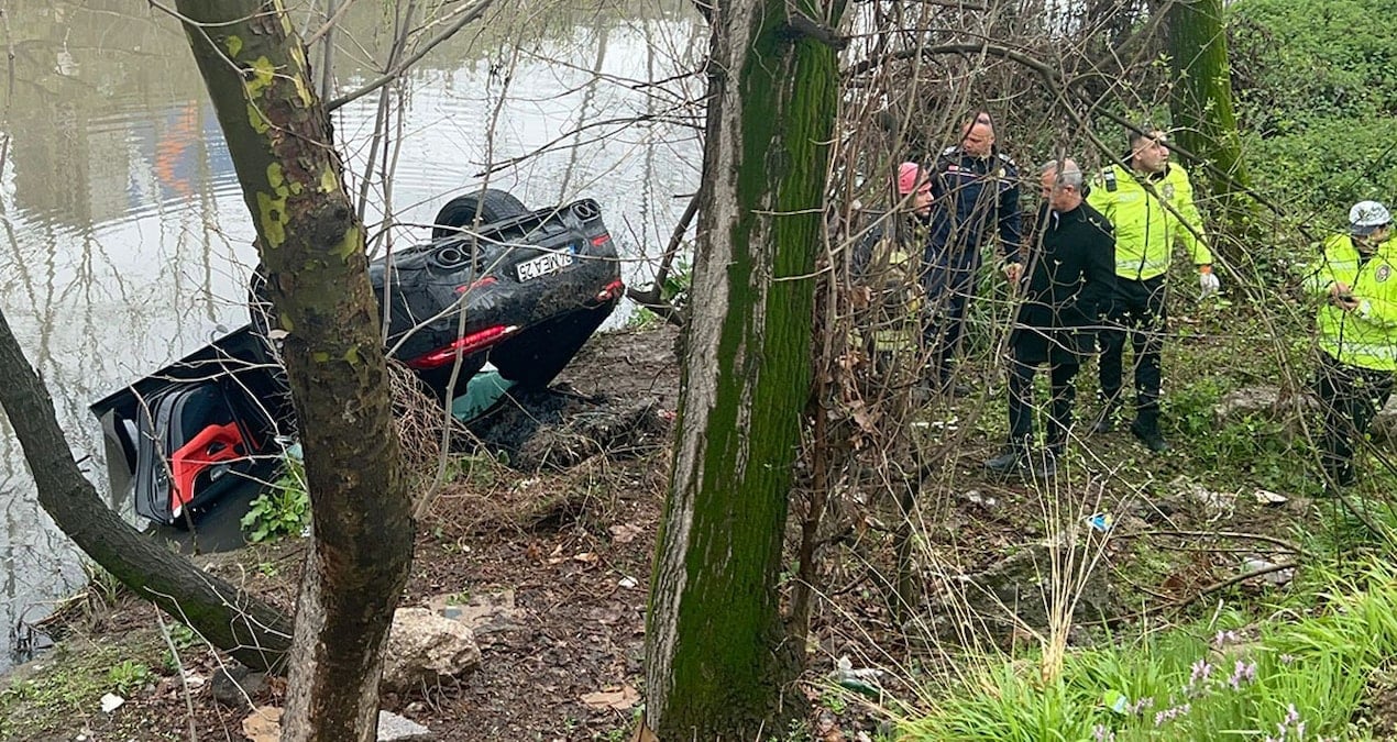 Kocaeli’nde otomobil dereye uçtu! Genç sürücü hayatını kaybetti
